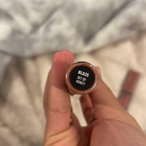 NYX Butter Gloss- Bit of Honey and Tiramisu - Picture 4 of 4